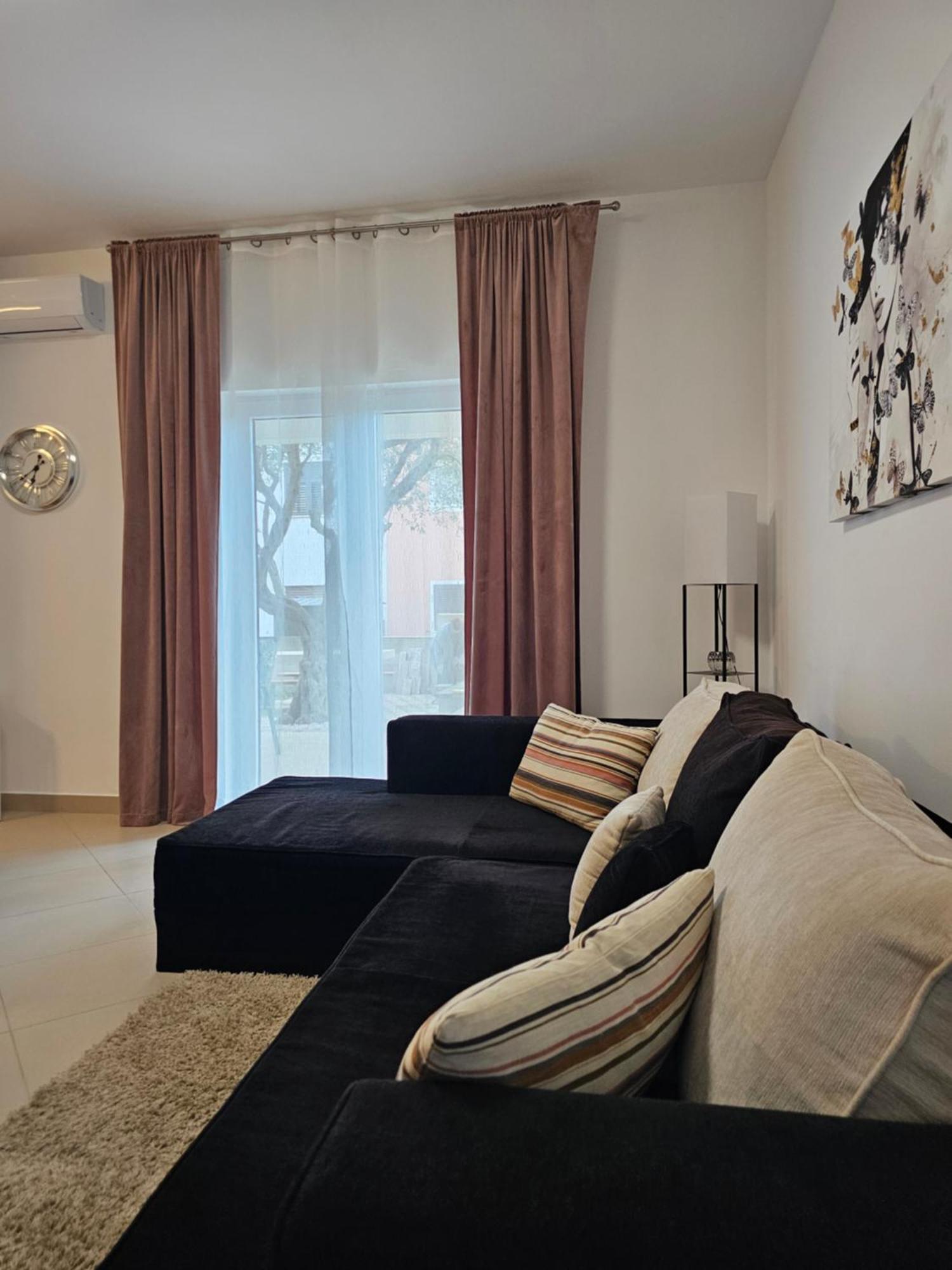 Apartmani Dianna คาชเตลา ภายนอก รูปภาพ